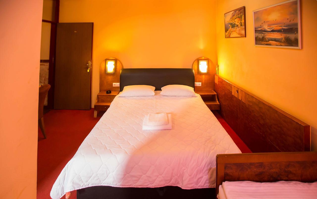 Jet Star Motel Zivinice ภายนอก รูปภาพ