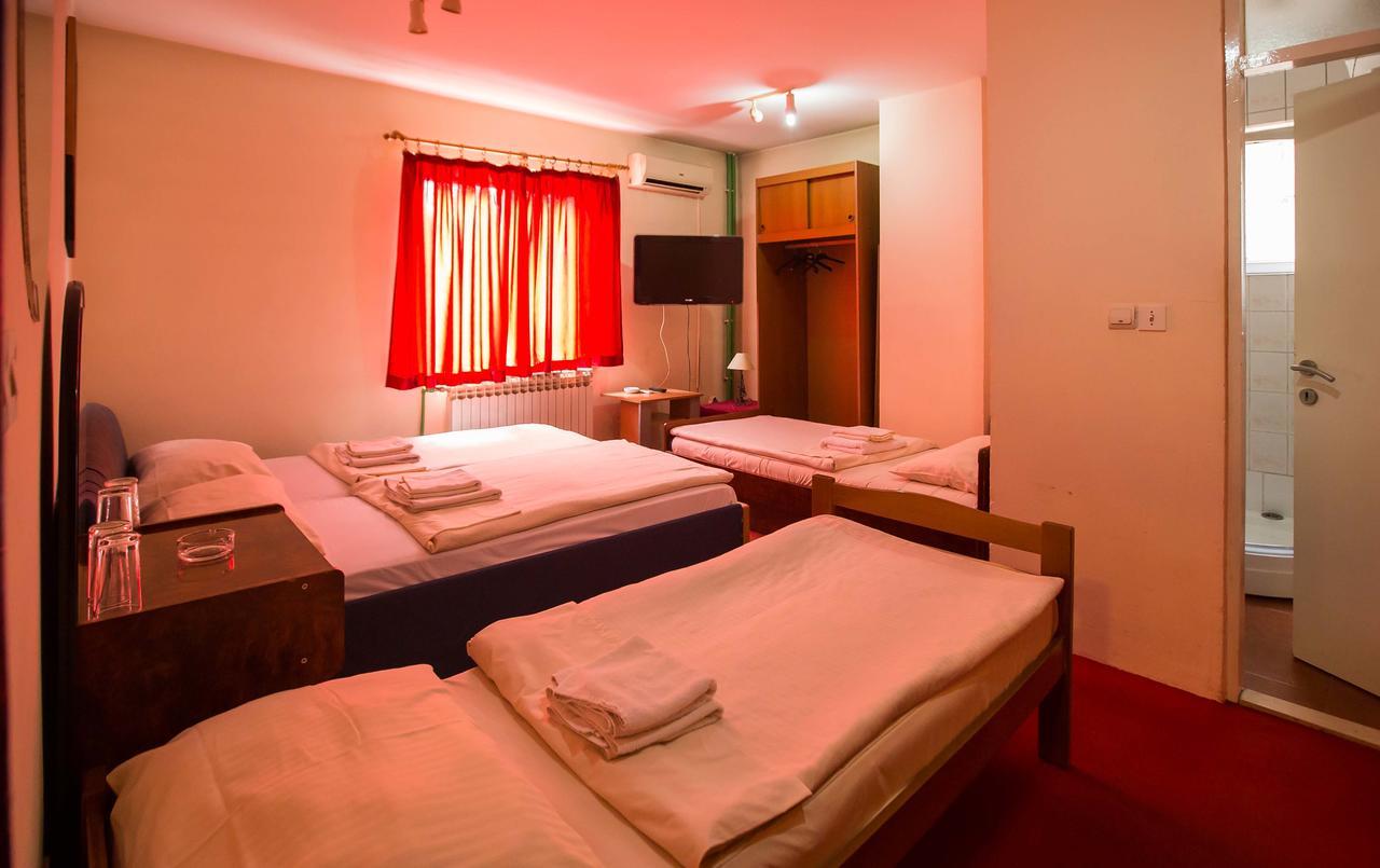 Jet Star Motel Zivinice ภายนอก รูปภาพ